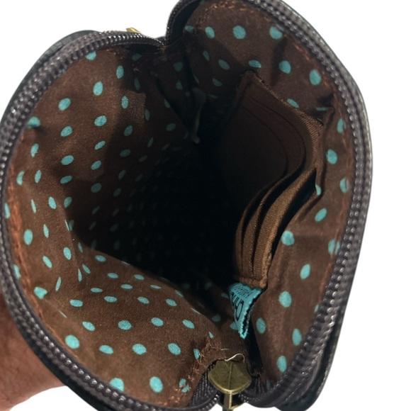 Chala Cardinal Cellphone Crossbody Handbag - Convertible Strap 5" x 7.5" x 1 - Picture 4 of 5